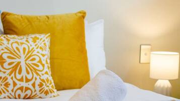 1 habitación, tabla de planchar con plancha, wifi gratis y ropa de cama