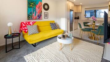 Una Smart TV, una oficina