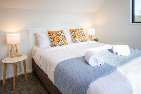 3 bedrooms, iron/ironing board, free WiFi, bed sheets