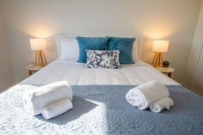 3 عدّة غرف نوم ومكواة/لوح كي وواي فاي مجانًا وملاءات أسرّة