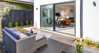 Sunsoaked Stylish 3 Bed 1.5 Bath Home w Garage