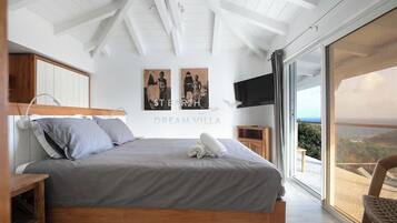 3 bedrooms, in-room safe, desk, iron/ironing board