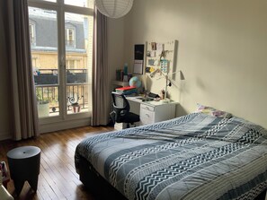 4 bedrooms, iron/ironing board, WiFi, bed sheets - Spacious flat in the heart of Paris, ideal for a family visit the capital. (Paris)
