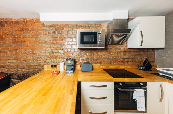 Refrigerador, microondas, horno, placa de cocina