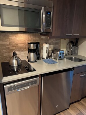 Private kitchen - Resort studio on Peak 8 with access to all amenities and free shuttle  (Breckenridge)
