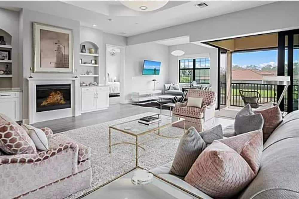 All New! Stunning 3b/3b Coach Home in Esplanade Golf & Country Club ...