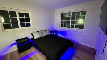 6 室のベッドルーム、WiFi、ベッドシーツ