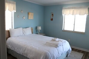 2 bedrooms, WiFi, bed sheets - Winter Monthly Rentals Available - Oceanside condo in Emerald Isle (Emerald Isle)