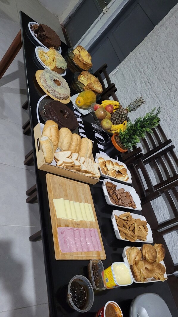 Sudah termasuk sarapan prasmanan setiap hari