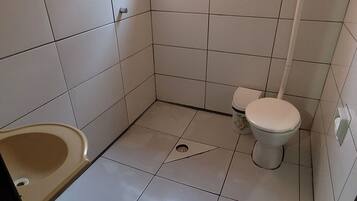 Basic Triple Room | Free WiFi, bed sheets