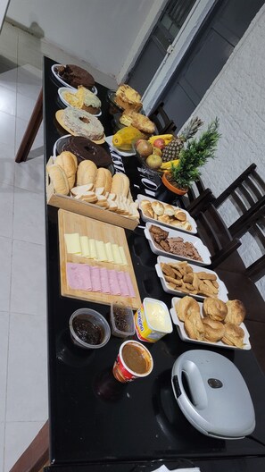 Sudah termasuk sarapan prasmanan setiap hari