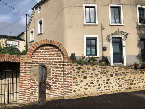Maison de Caractère Alliant Charme de la Ville et de la Campagne