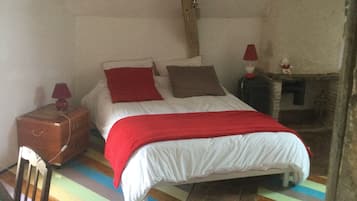 2 chambres, fer et planche à repasser, Wi-Fi gratuit, draps fournis