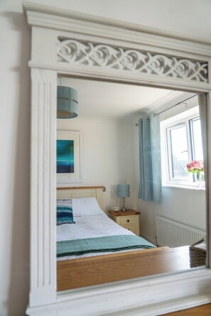 1 bedroom, iron/ironing board, free WiFi, bed sheets - Trethvor House  - Private Room with Ensuite Free Parking 5 mins to town (Padstow)