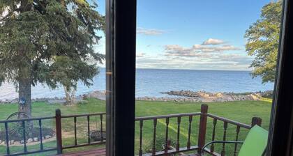 Family vacation or a crafting weekend in this quiet family home with lake views.