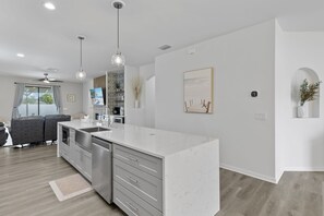 Interior - Beautiful home w/ an amazing pool area and everything you need! Prime Location! (Cape Coral)