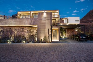 Exterior - Luxurious Residence with Panoramic Views to the Sea of Cortés (La Paz)