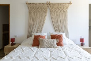 4 bedrooms, iron/ironing board, travel cot, free WiFi