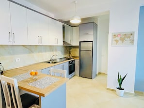 Fridge, oven, stovetop, electric kettle