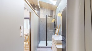 Studio, 1 Schlafzimmer, Gartenblick (GAIA) | Badezimmer | Regendusche, Haartrockner, Fußbodenheizung (Badezimmer), Handtücher