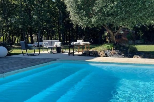 Seasonal outdoor pool, pool umbrellas, sun loungers