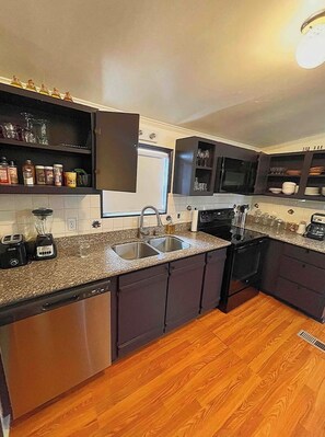 Fridge, microwave, oven, stovetop - Cover place (Carmine)