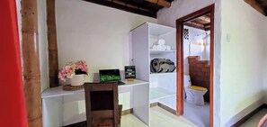 Premier Cabin | Desk, laptop workspace, WiFi (free) - El Gran Chaparral (Calarcá)