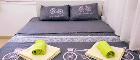 2 bedrooms, iron/ironing board, bed sheets