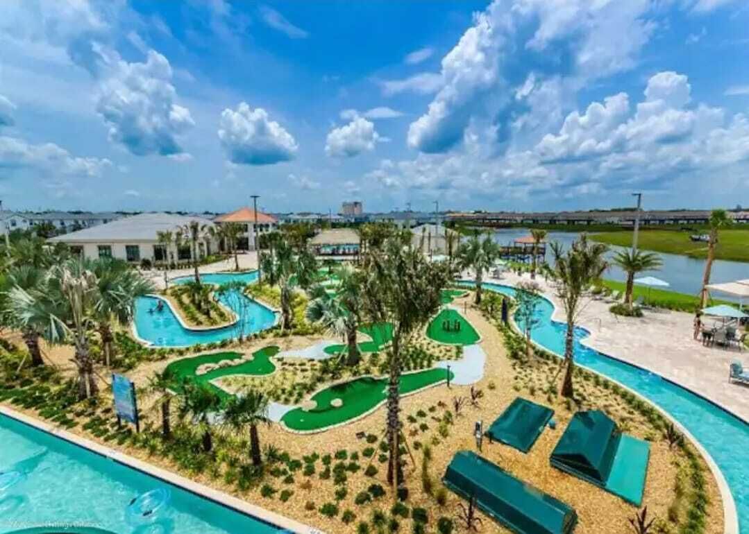 Utendørsbasseng og et oppvarmet basseng