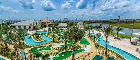 Utendørsbasseng og et oppvarmet basseng