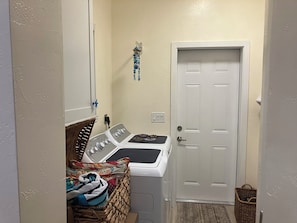 Interior - Near Downtown Gulfport and St. Petersburg downtown! Near Pinellas Bike Trail. (St. Petersburg)