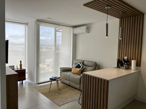 Living area - COZU STUDIO, walk distance LA SABANA CENTRAL PARK (Rohrmoser)