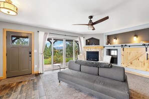Smart TV, fireplace, DVD player
