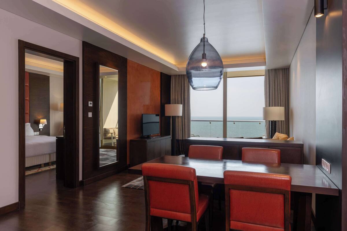 套房, 阳台, 海洋景观 (Penthouse) | 高档床上用品、办公桌、隔音、熨斗/熨板