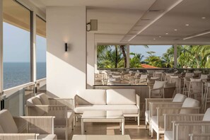 Breakfast, lunch, dinner served; French cuisine  - Radisson Blu Hotel, Conakry (Conakry)