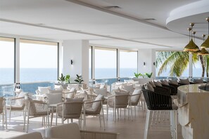 Breakfast, lunch, dinner served; French cuisine  - Radisson Blu Hotel, Conakry (Conakry)