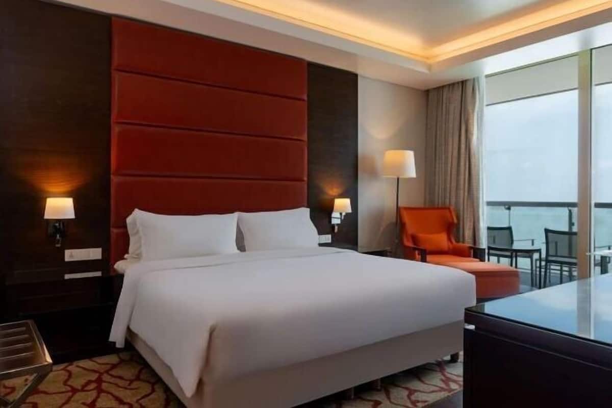 Premium bedding, desk, soundproofing, iron/ironing board (on request)