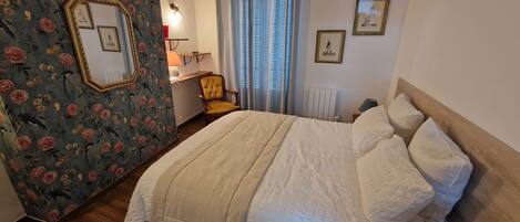 2 slaapkamers, een strijkplank/strijkijzer, wifi, beddengoed