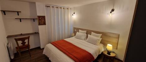 2 soverom, strykejern/-brett, wi-fi og sengetøy