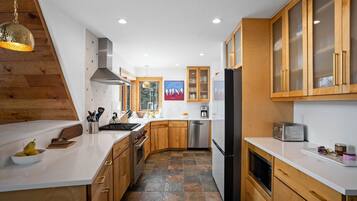 Micro-ondes, four, plaque de cuisson, lave-vaisselle