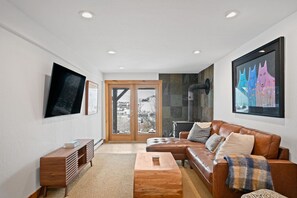 Smart TV - Tournesol House Mid Century Modern (Crested Butte)