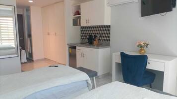 1 bedroom, desk, iron/ironing board, free WiFi