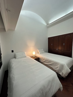 2 bedrooms, desk, iron/ironing board, free WiFi