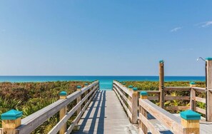 Beach nearby, sun loungers, beach towels
