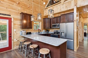 Cabin, 5 phòng ngủ | Bếp riêng | Tủ lạnh, lò nướng, dụng cụ pha cà phê/trà, lò nướng bánh mì