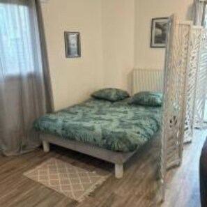 1 chambre, fer et planche à repasser, Wi-Fi, draps fournis