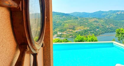 Varanda DO Abelhal / Douro / ST Cruz DO Douro