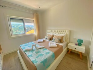 3 عدّة غرف نوم ومكواة/لوح كي وواي فاي مجانًا وملاءات أسرّة