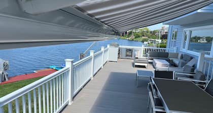 Waterfront home, deck, bbq, fire pit, boats, hot tub, and more!