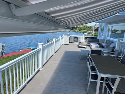 Waterfront home, deck, bbq, fire pit, boats, hot tub, and more! 